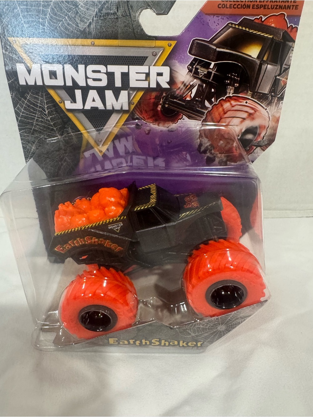 Monster Jam spooky collection EarthShaker Kids Toy Truck -